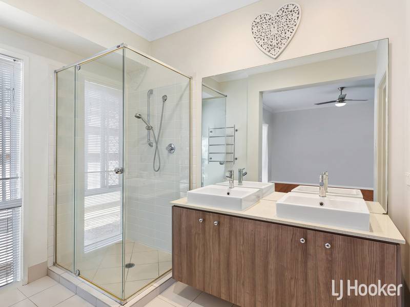 11 Chrysler Parade, NORTH LAKES, QLD 4509