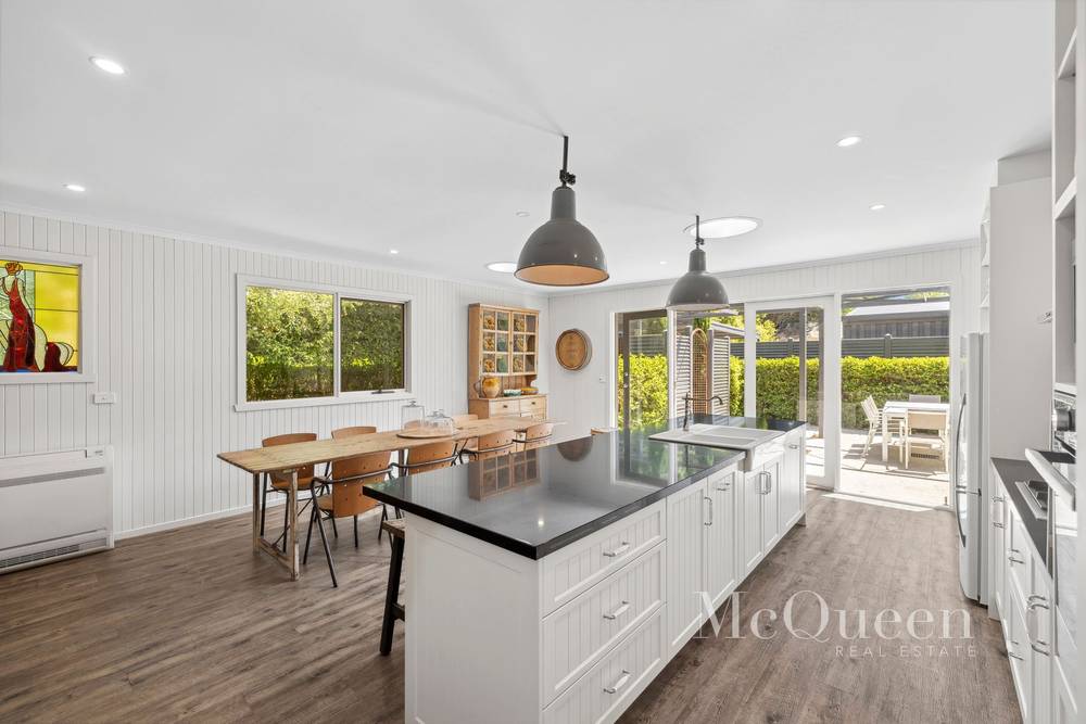5 Noonan Grove, WOODEND, VIC 3442