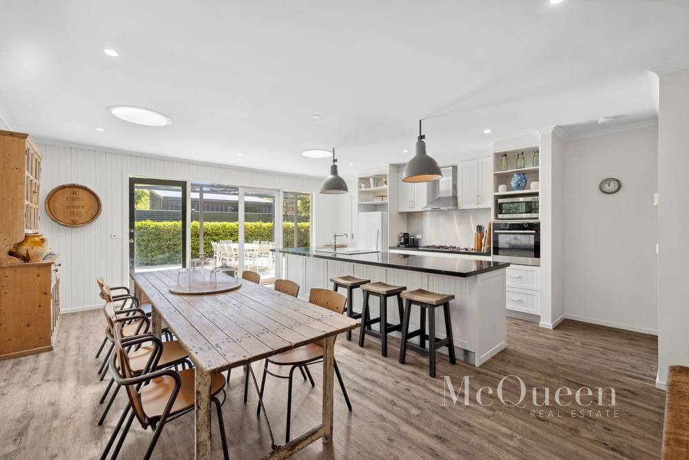 5 Noonan Grove, WOODEND, VIC 3442