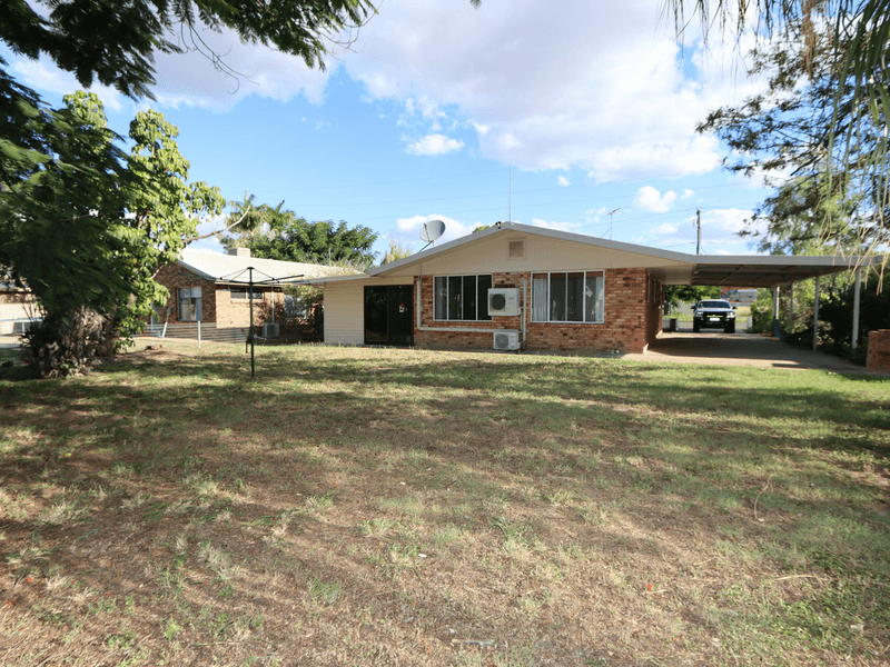 8 Roberts Street, EMERALD, QLD 4720