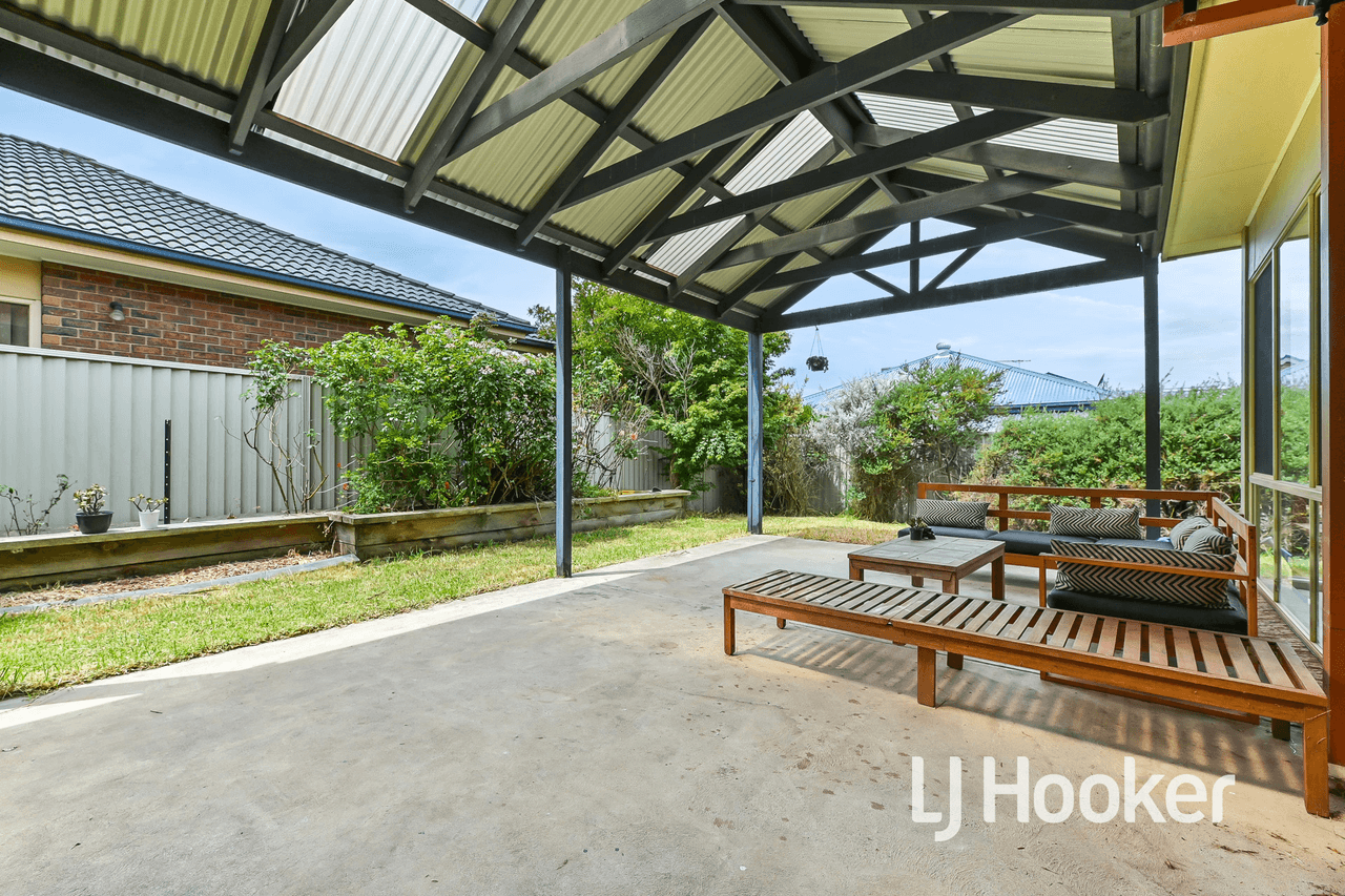 12 St Leonard Way, PAKENHAM, VIC 3810