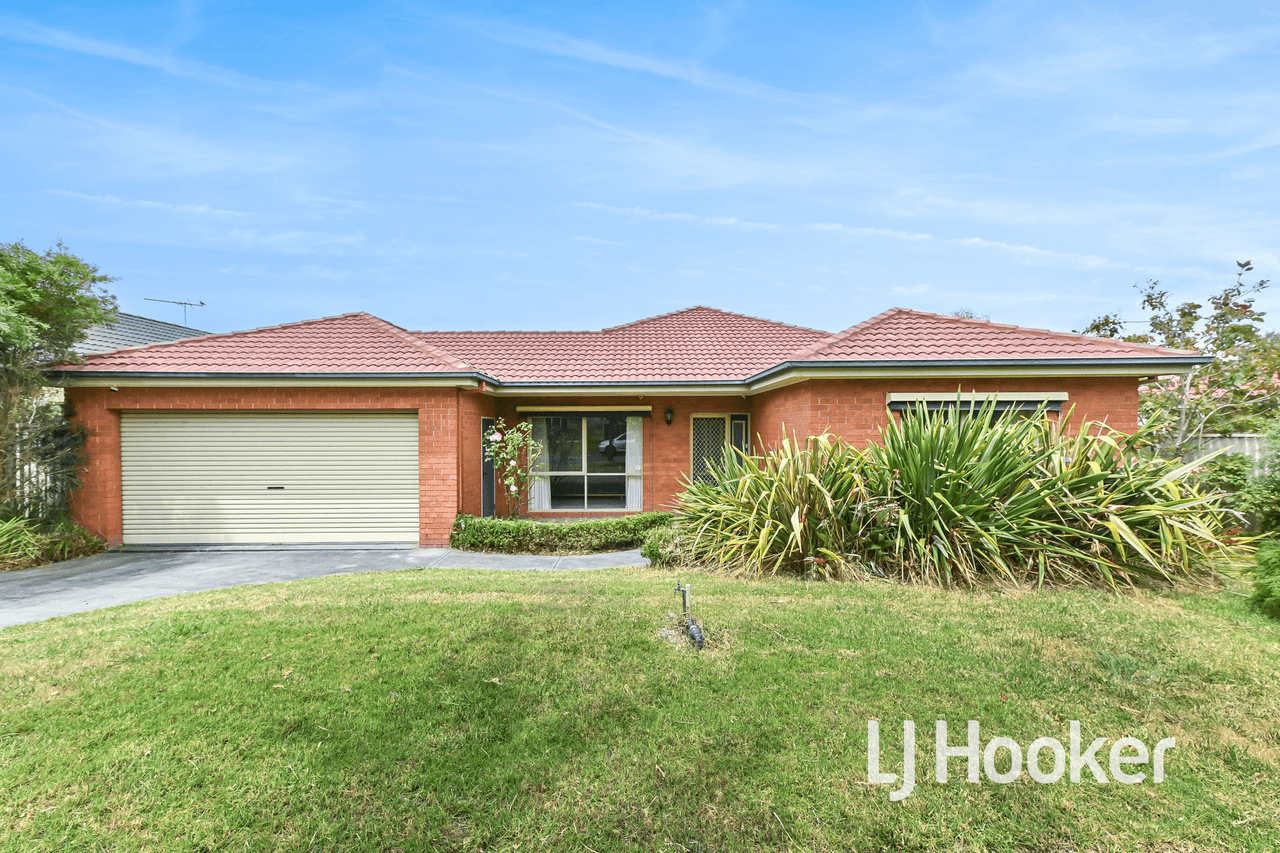 12 St Leonard Way, PAKENHAM, VIC 3810