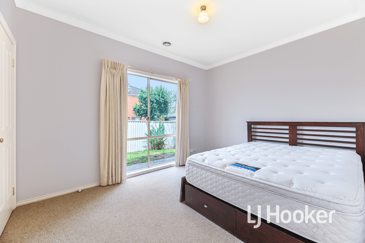 12 St Leonard Way, PAKENHAM, VIC 3810