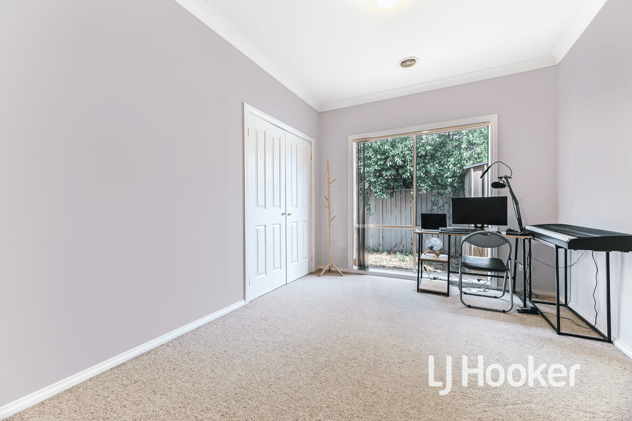 12 St Leonard Way, PAKENHAM, VIC 3810