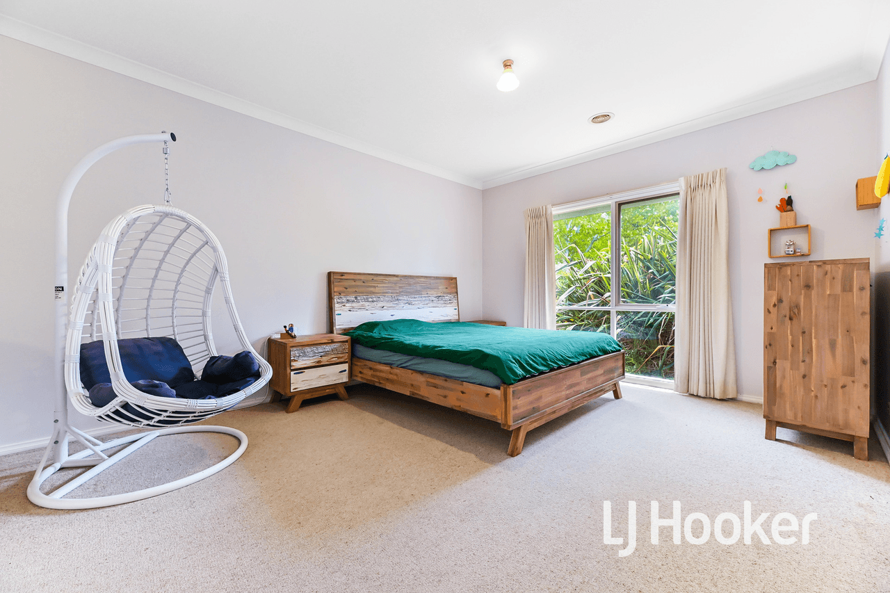 12 St Leonard Way, PAKENHAM, VIC 3810