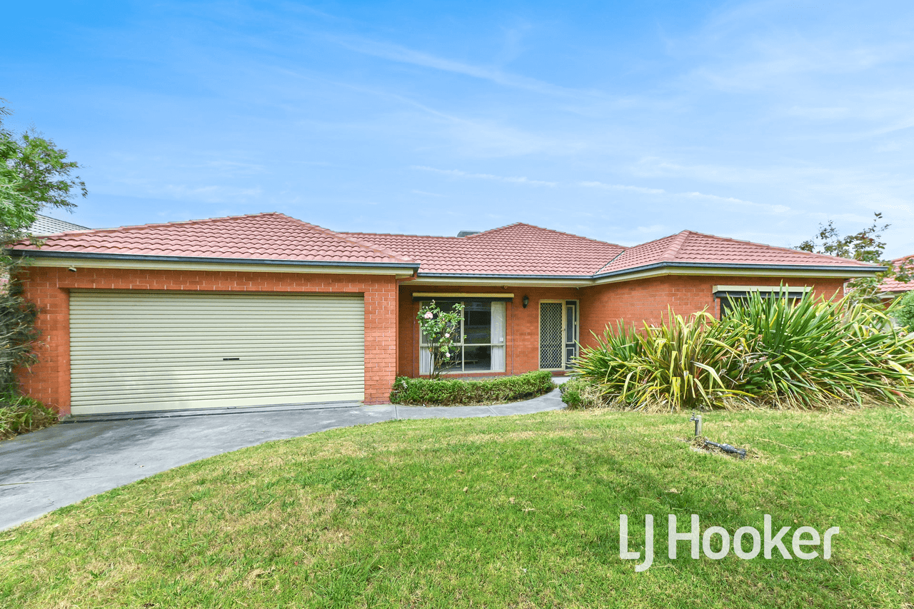 12 St Leonard Way, PAKENHAM, VIC 3810