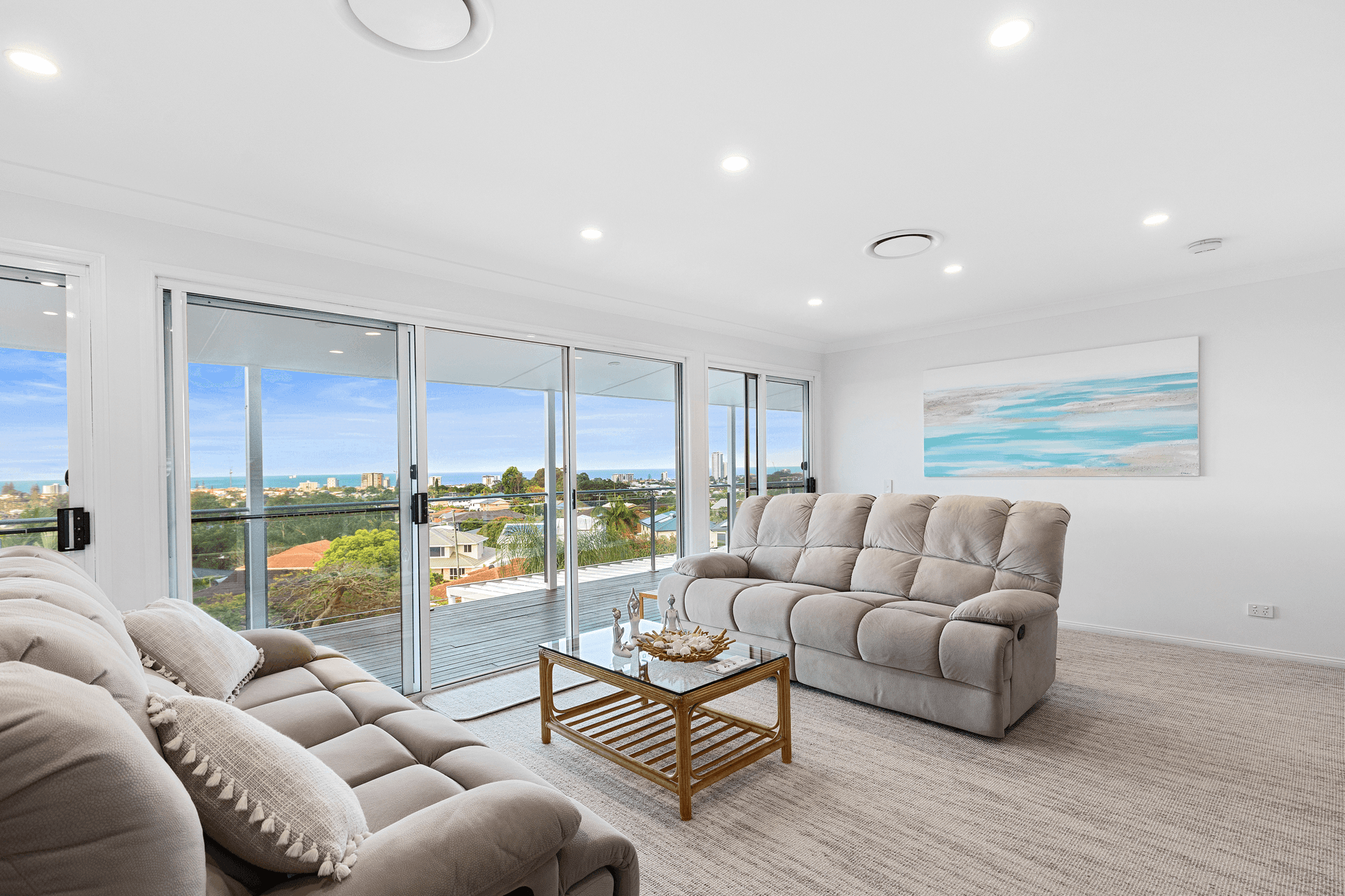 135 K P McGrath Drive, Elanora, QLD 4221