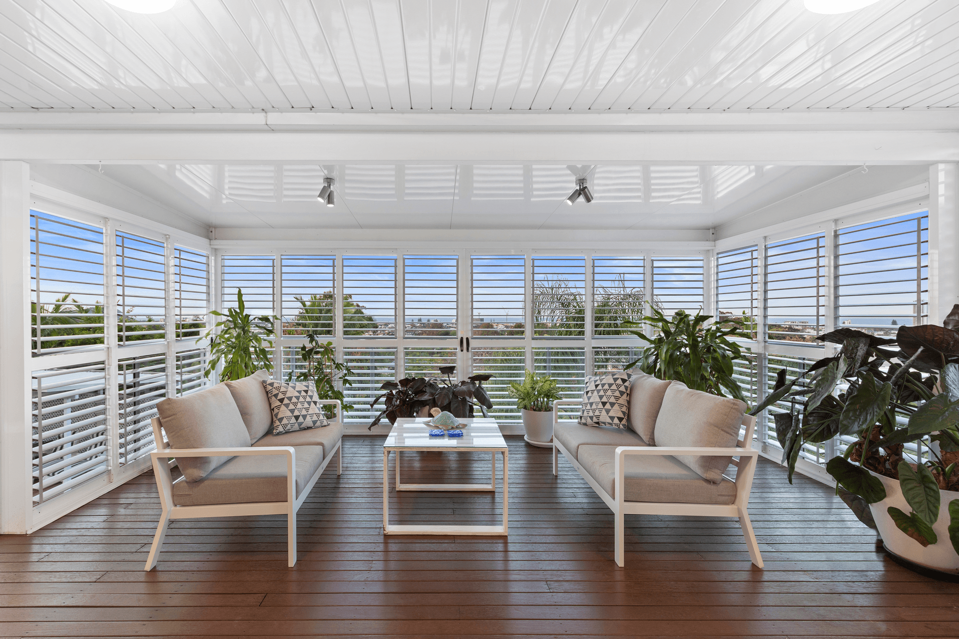 135 K P McGrath Drive, Elanora, QLD 4221