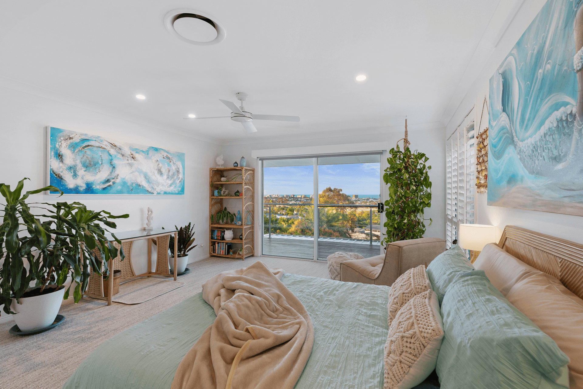 135 K P McGrath Drive, Elanora, QLD 4221