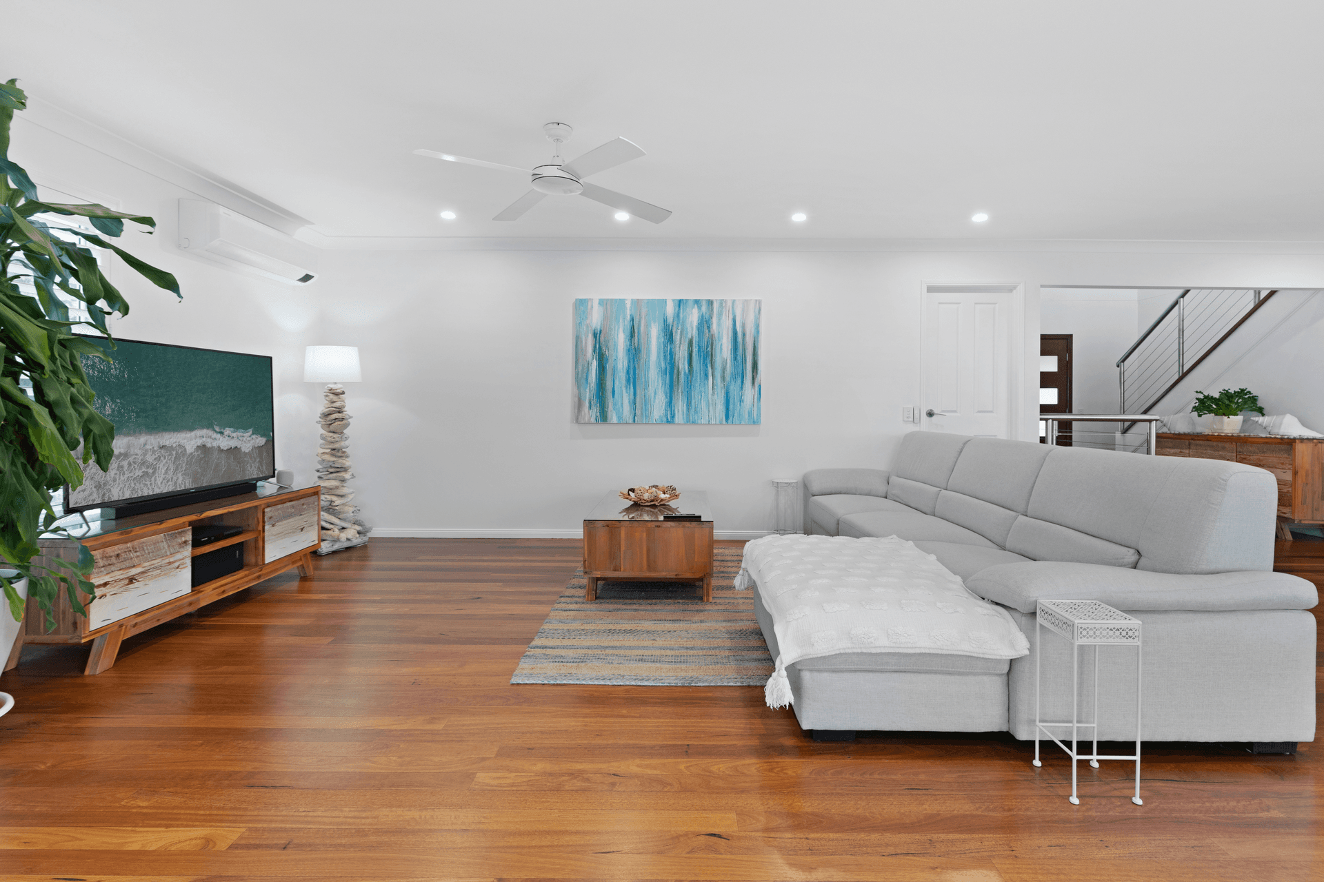 135 K P McGrath Drive, Elanora, QLD 4221