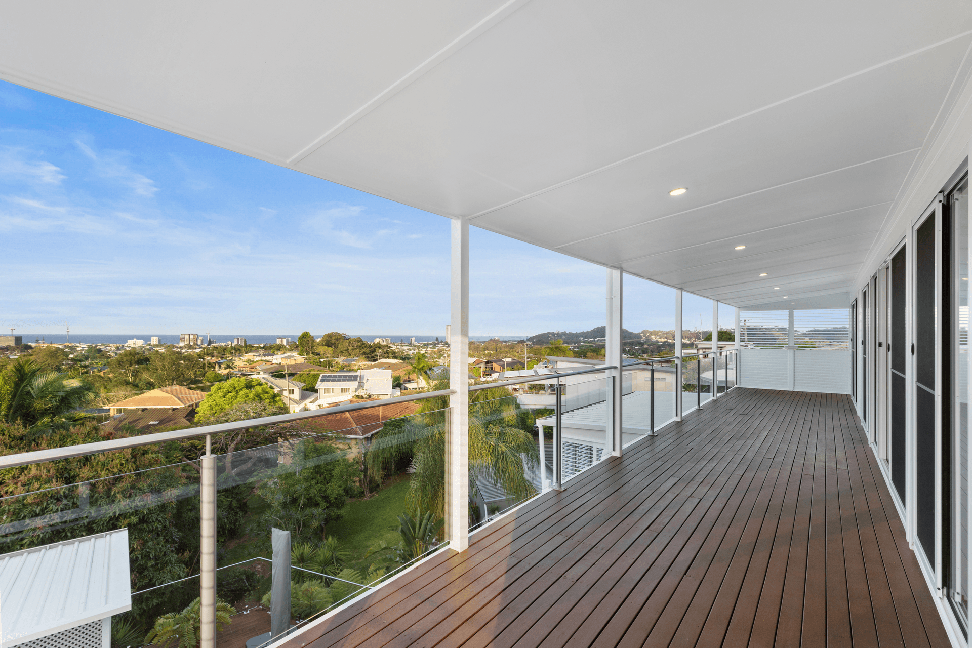 135 K P McGrath Drive, Elanora, QLD 4221