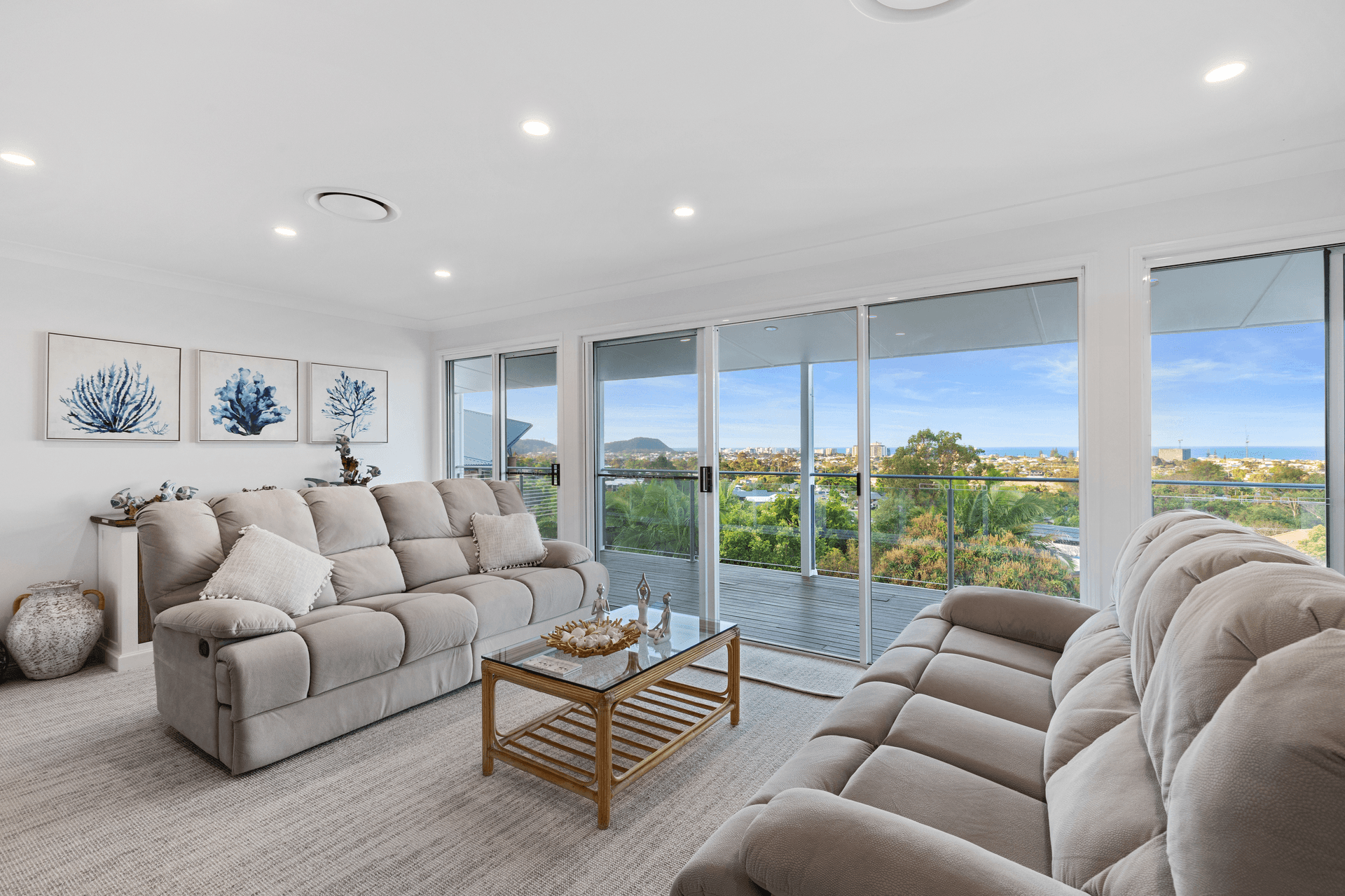 135 K P McGrath Drive, Elanora, QLD 4221