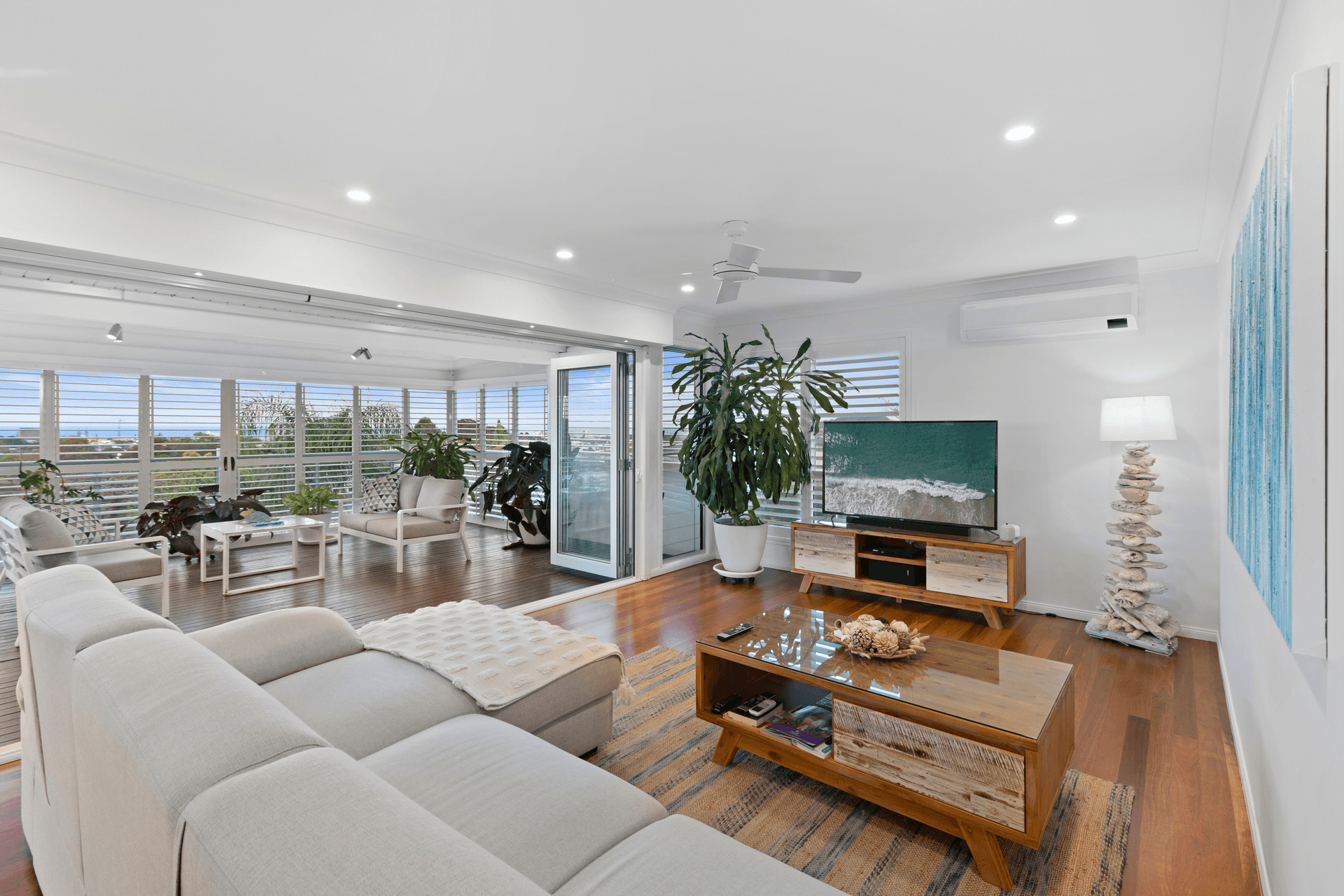 135 K P McGrath Drive, Elanora, QLD 4221