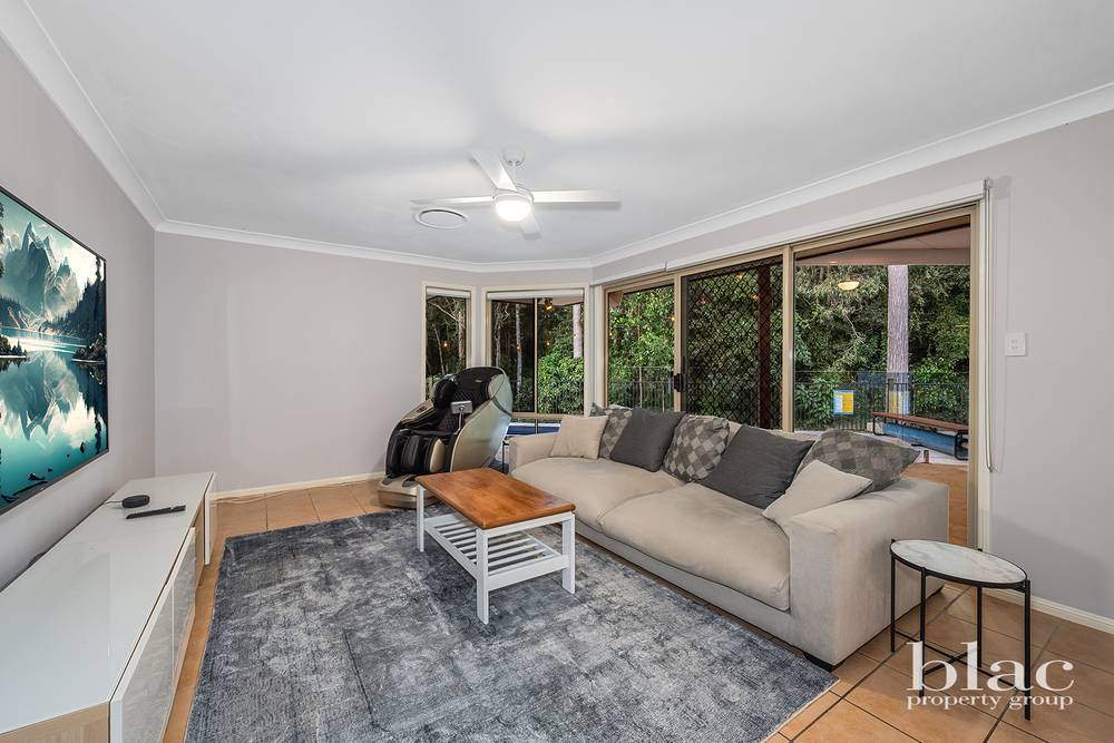1 Pheasant Court, CASHMERE, QLD 4500