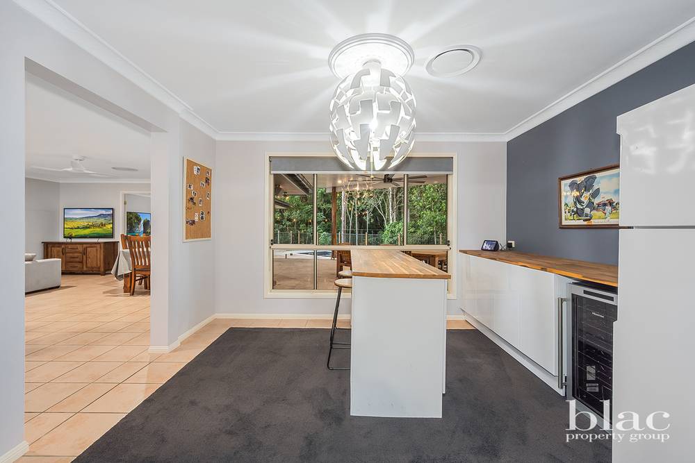 1 Pheasant Court, CASHMERE, QLD 4500