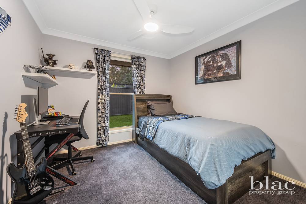 1 Pheasant Court, CASHMERE, QLD 4500