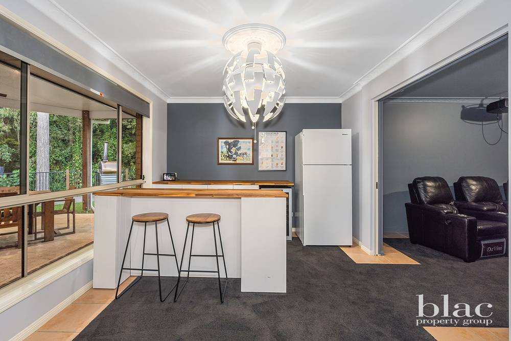 1 Pheasant Court, CASHMERE, QLD 4500