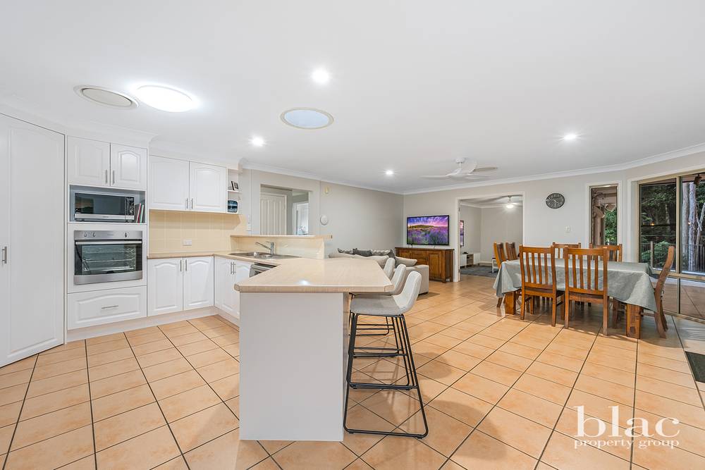 1 Pheasant Court, CASHMERE, QLD 4500