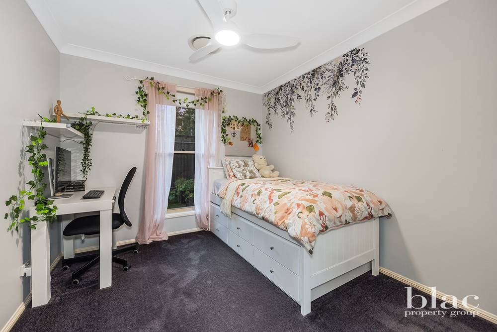 1 Pheasant Court, CASHMERE, QLD 4500