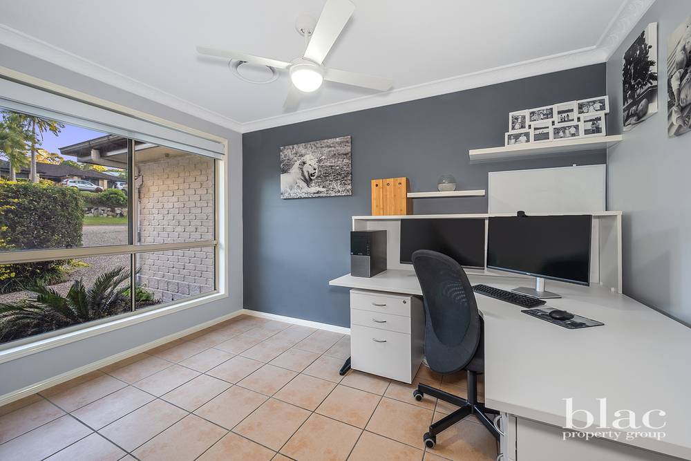 1 Pheasant Court, CASHMERE, QLD 4500
