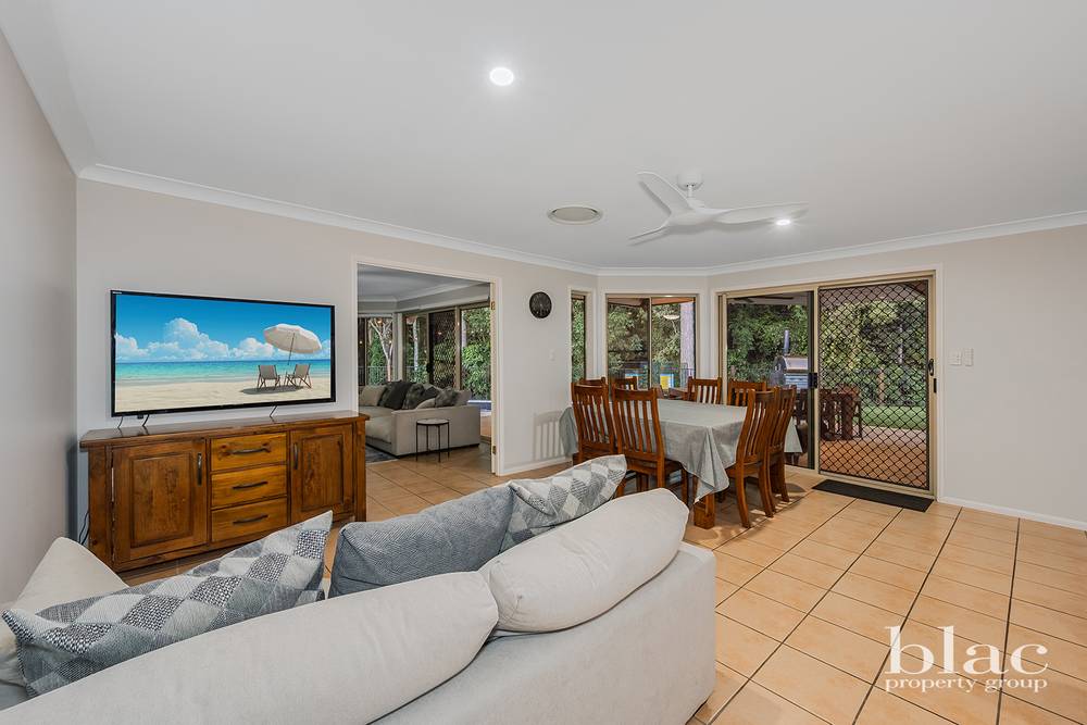 1 Pheasant Court, CASHMERE, QLD 4500