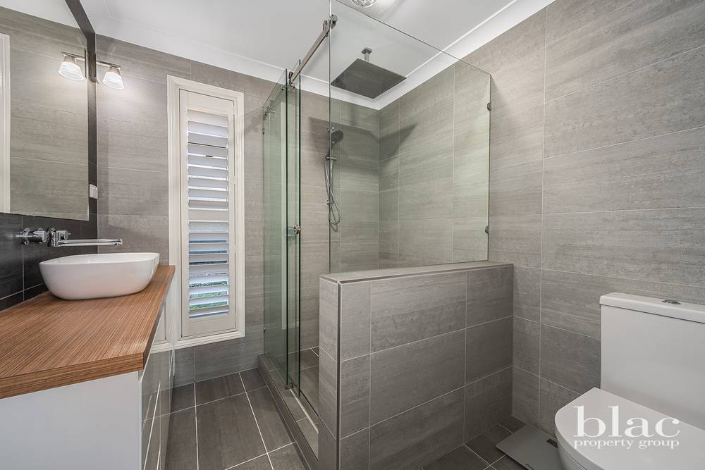 1 Pheasant Court, CASHMERE, QLD 4500
