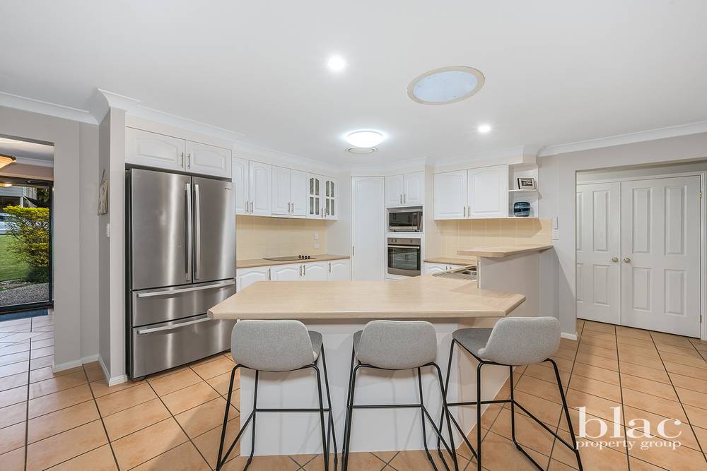 1 Pheasant Court, CASHMERE, QLD 4500