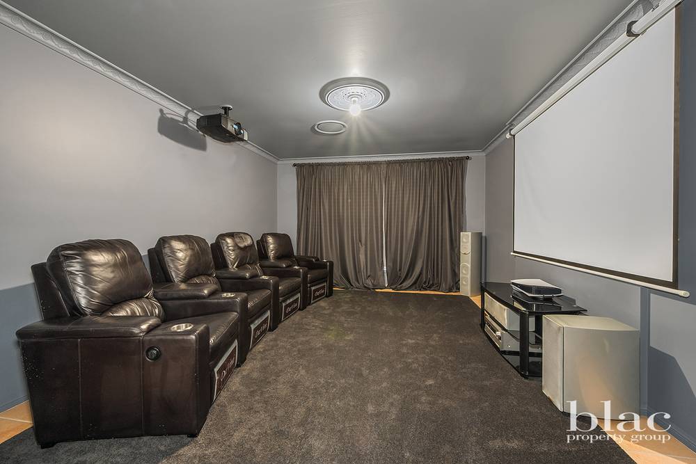 1 Pheasant Court, CASHMERE, QLD 4500
