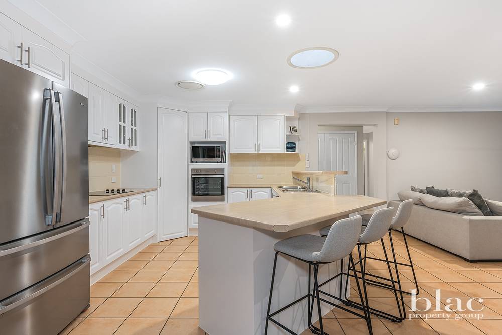 1 Pheasant Court, CASHMERE, QLD 4500