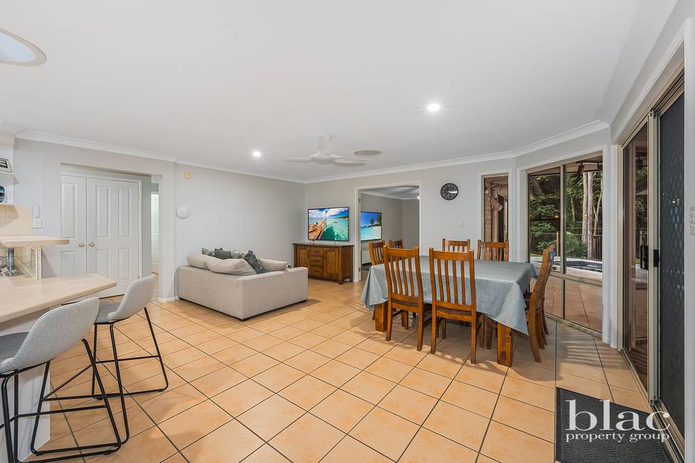 1 Pheasant Court, CASHMERE, QLD 4500