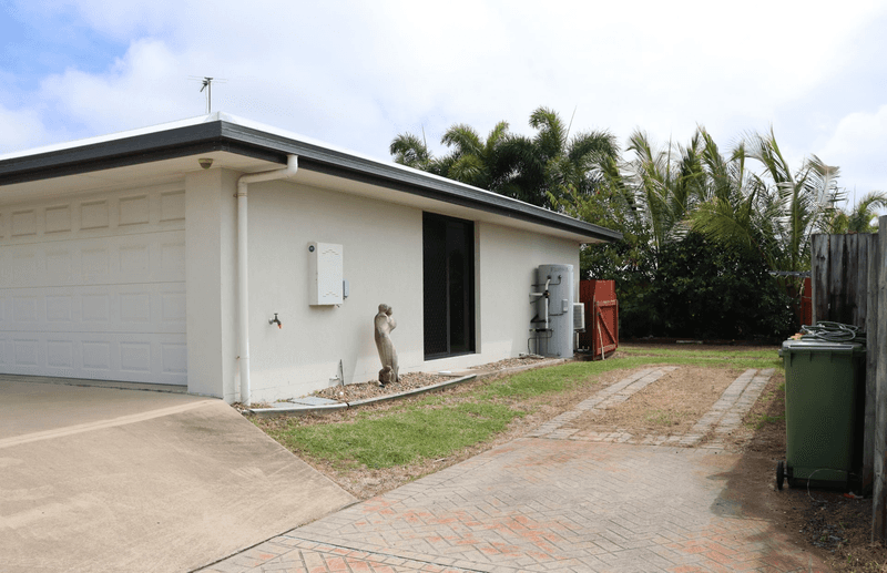 18 Seafarer Court, BLACKS BEACH, QLD 4740