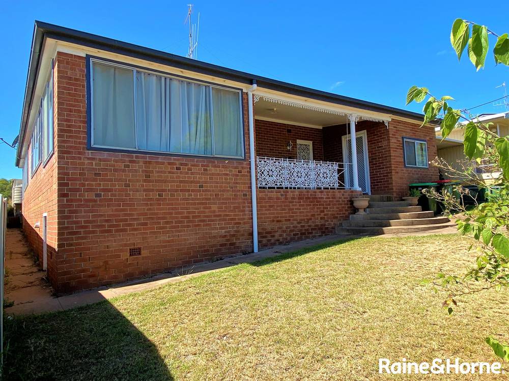 13 Park Street, PARKES, NSW 2870