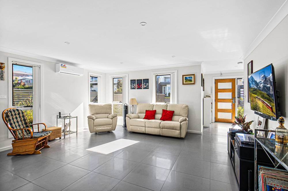 18 Elizabeth Circuit, FLINDERS, NSW 2529