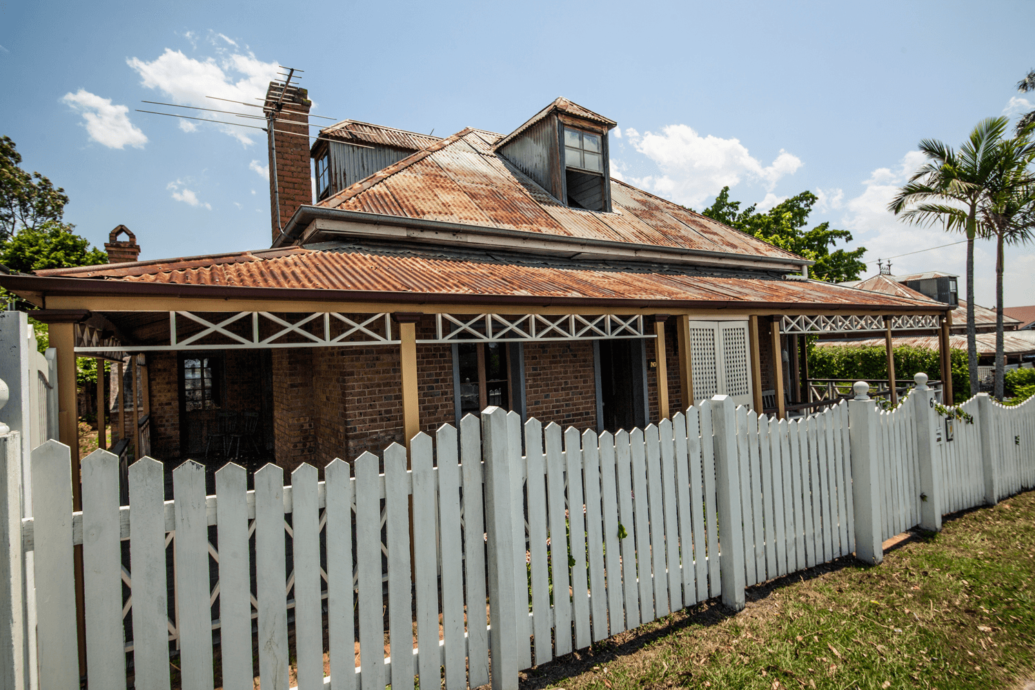 6 BURNETT STREET, WEST IPSWICH, QLD 4305