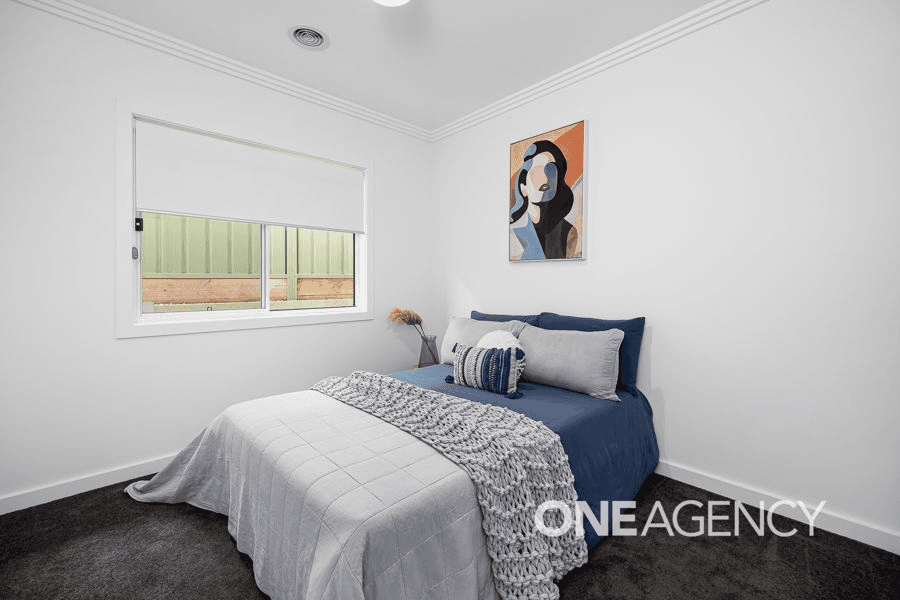 2/106 MEADOW STREET, KOORINGAL, NSW 2650