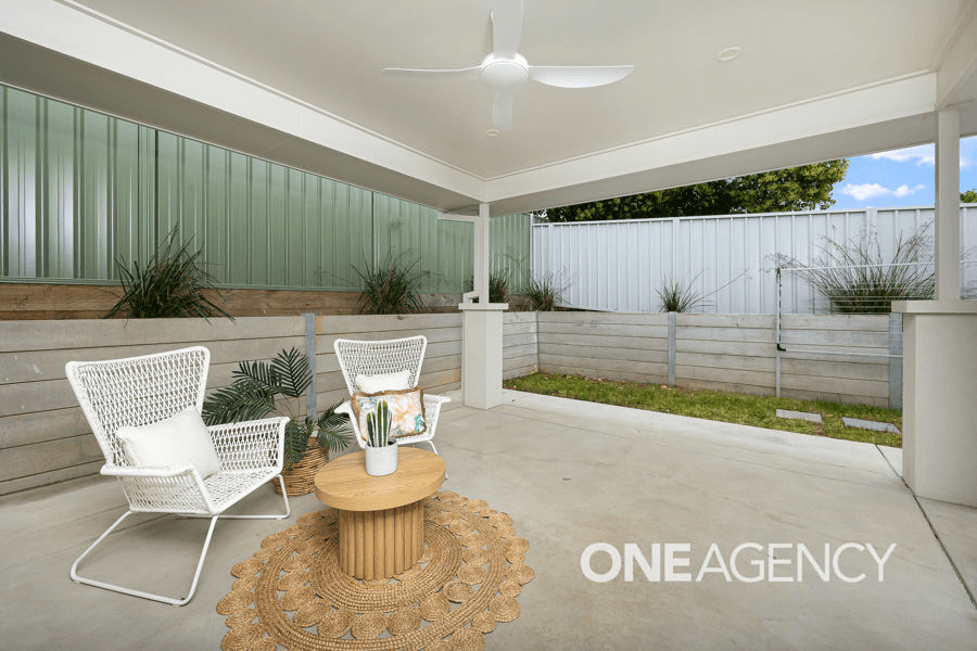 2/106 MEADOW STREET, KOORINGAL, NSW 2650