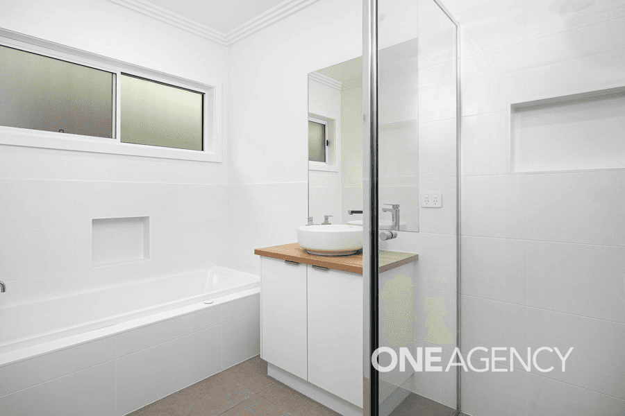 2/106 MEADOW STREET, KOORINGAL, NSW 2650