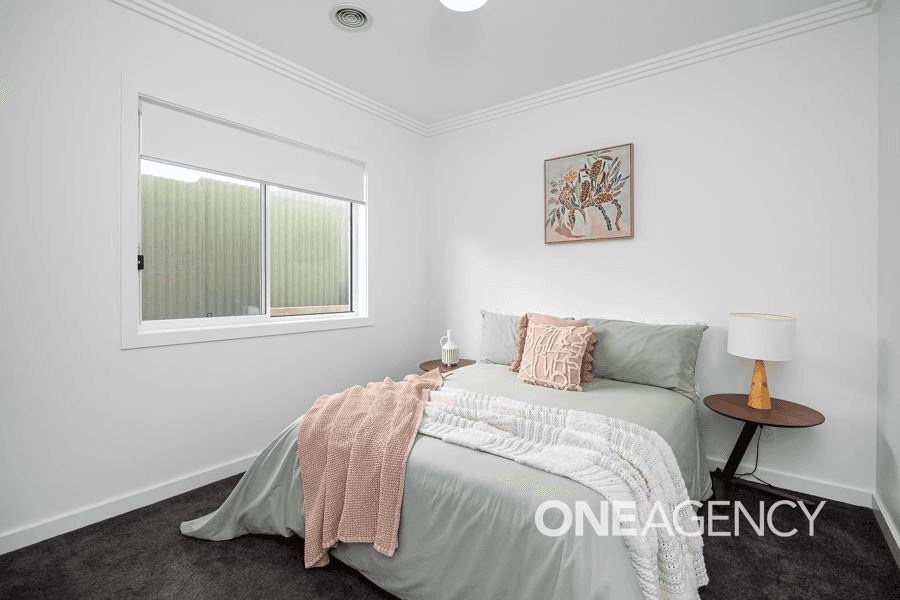 2/106 MEADOW STREET, KOORINGAL, NSW 2650