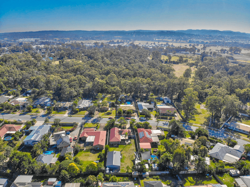 31 IVANHOE DRIVE, BETHANIA, QLD 4205