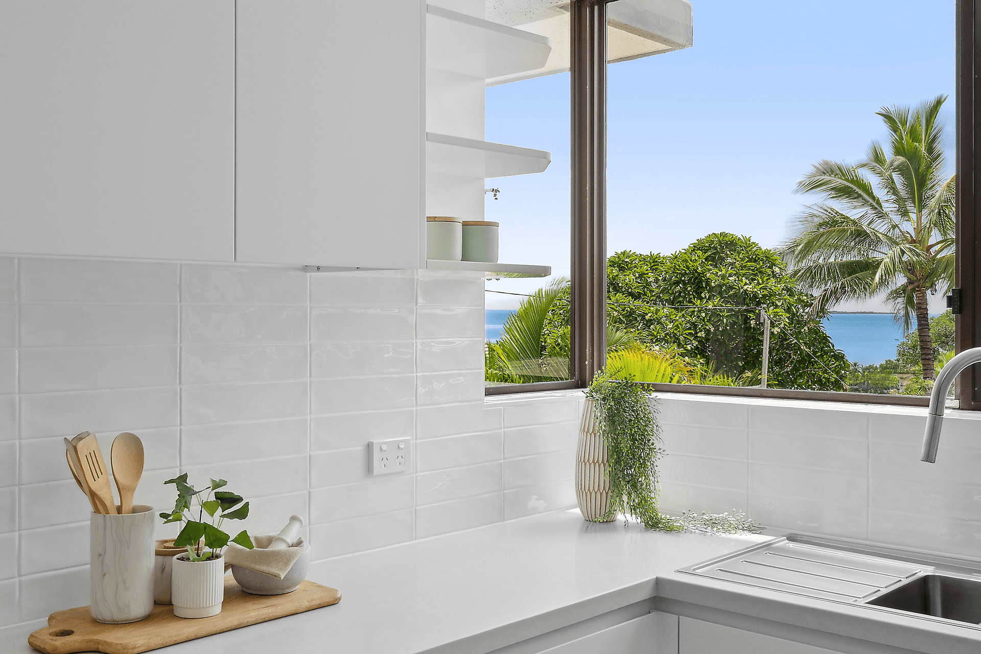 2/14 Nelson Parade, Manly, QLD 4179