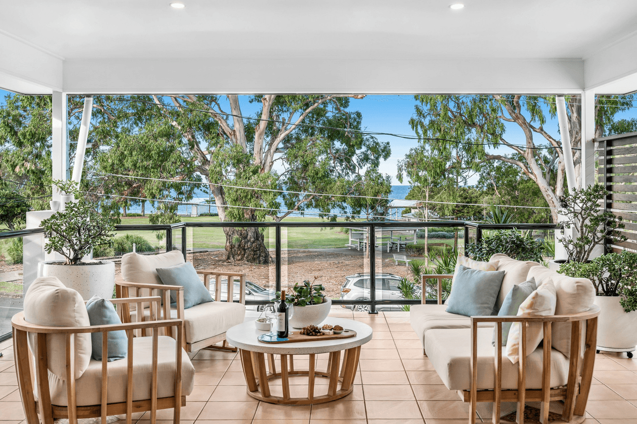 693 Esplanade, Lota, QLD 4179