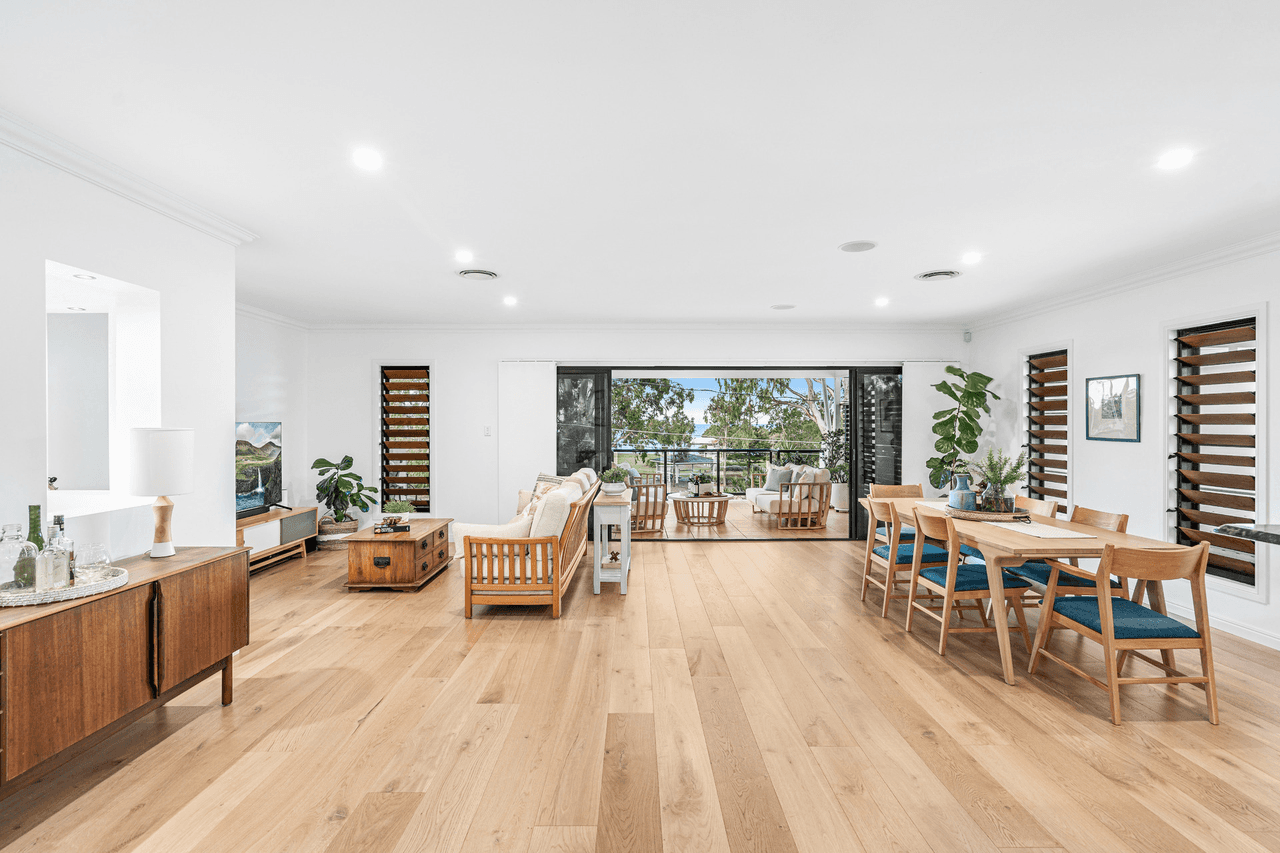 693 Esplanade, Lota, QLD 4179
