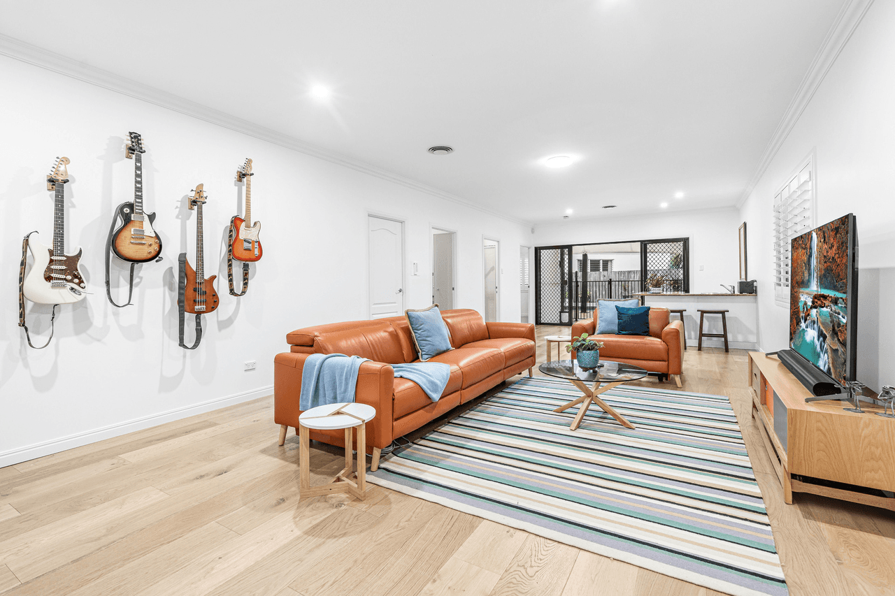 693 Esplanade, Lota, QLD 4179