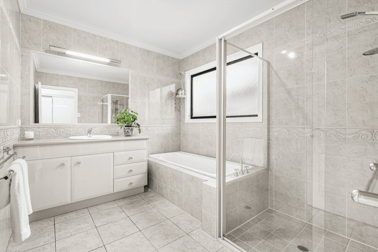 693 Esplanade, Lota, QLD 4179