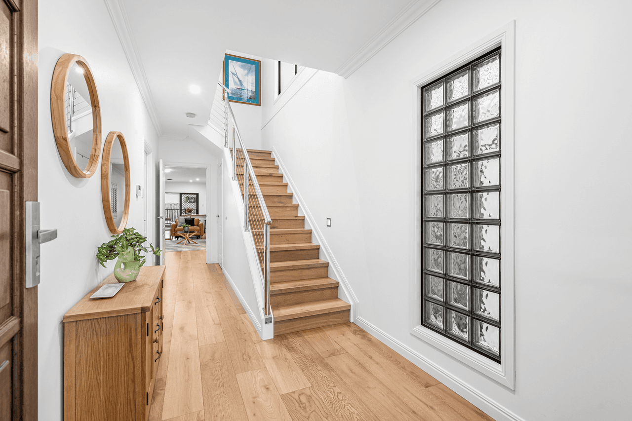 693 Esplanade, Lota, QLD 4179