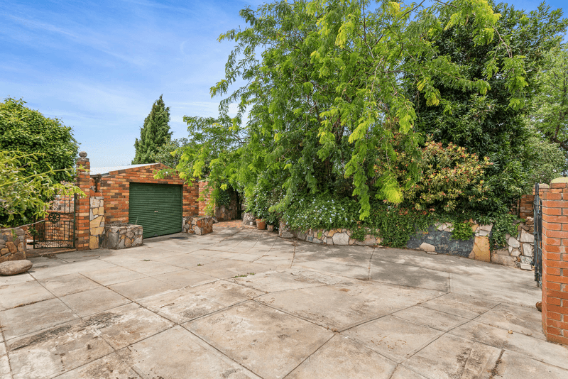 456 Hall Avenue, Lavington, NSW 2641