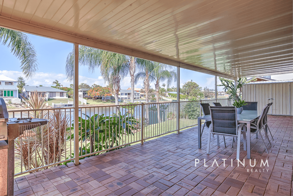 9 Rudder Court, MERMAID WATERS, QLD 4218