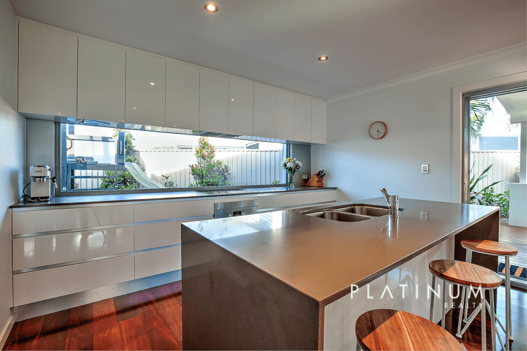 3 FRASCATI STREET, MERMAID WATERS, QLD 4218