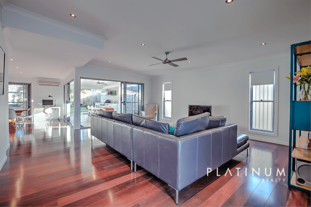 3 FRASCATI STREET, MERMAID WATERS, QLD 4218