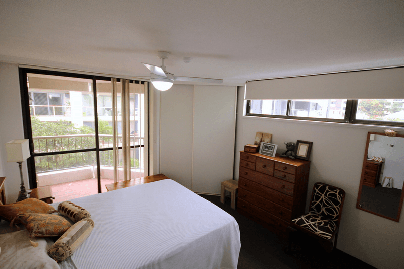 2c/114 Marine Parade, SOUTHPORT, QLD 4215